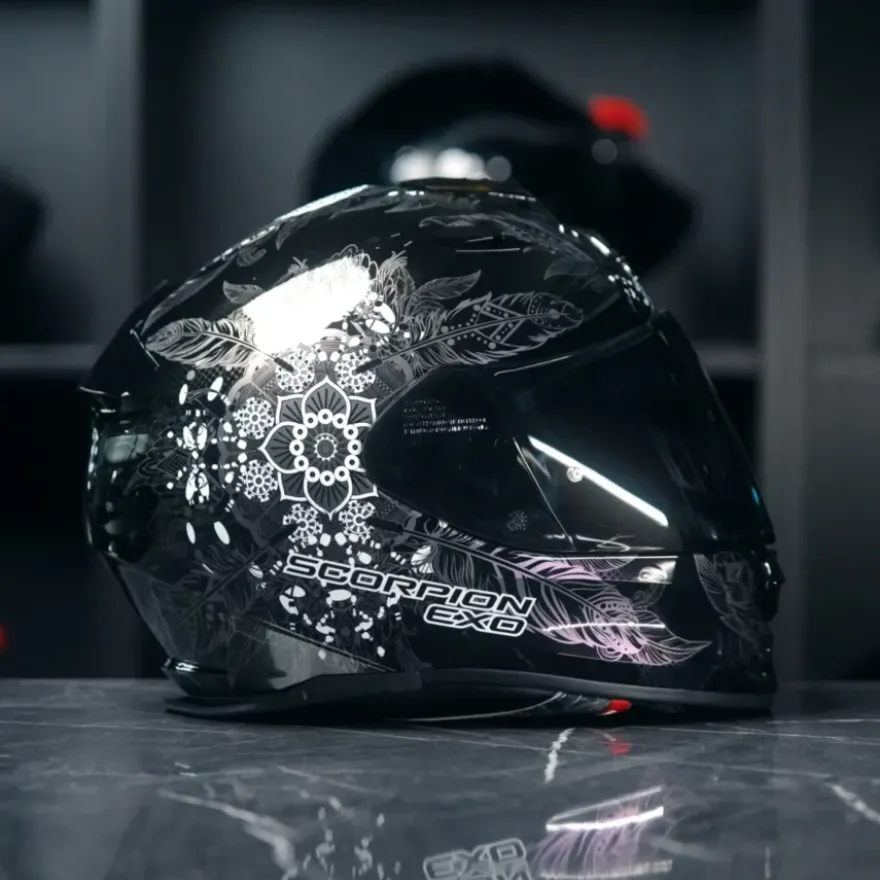 Scorpion Exo-491 Dream Black Chameleon