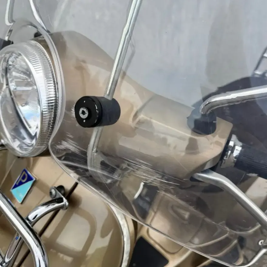 SOLD Vespa LX 50 F-180-GT