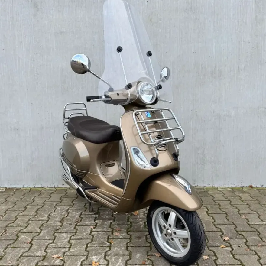 SOLD Vespa LX 50 F-180-GT