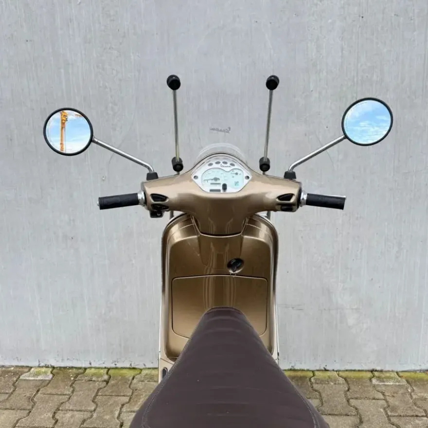 SOLD Vespa LX 50 F-180-GT