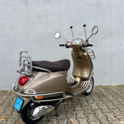 SOLD Vespa LX 50 F-180-GT
