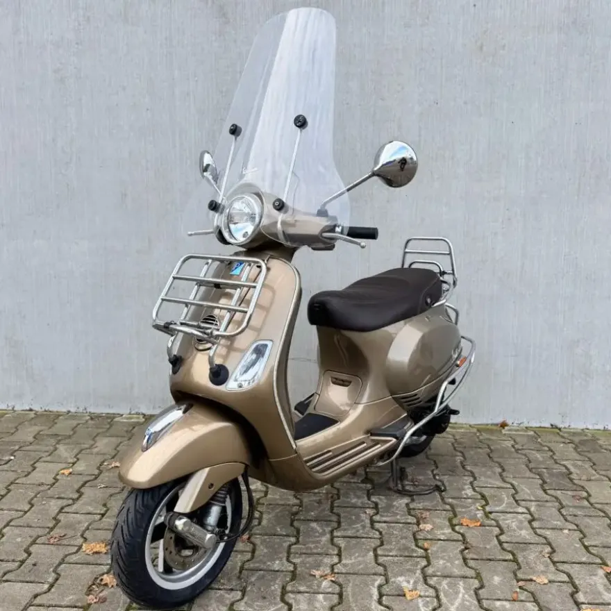 SOLD Vespa LX 50 F-180-GT