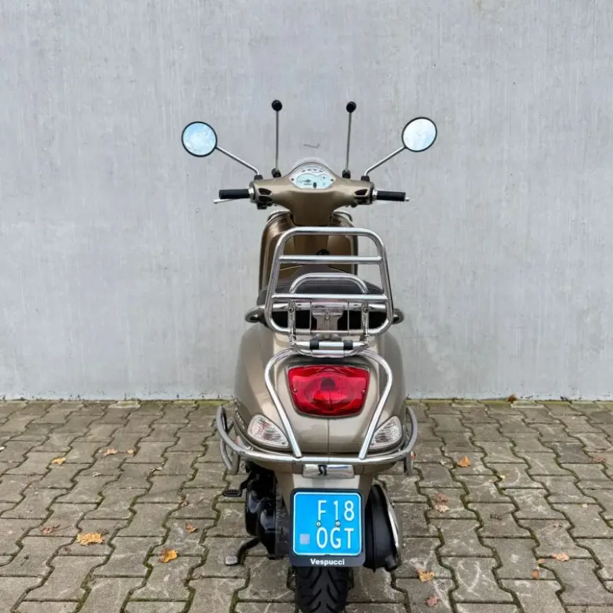 SOLD Vespa LX 50 F-180-GT