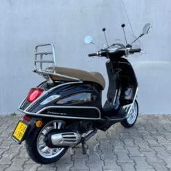 SOLD Vespa Primavera Glans zwart FJB-19-P