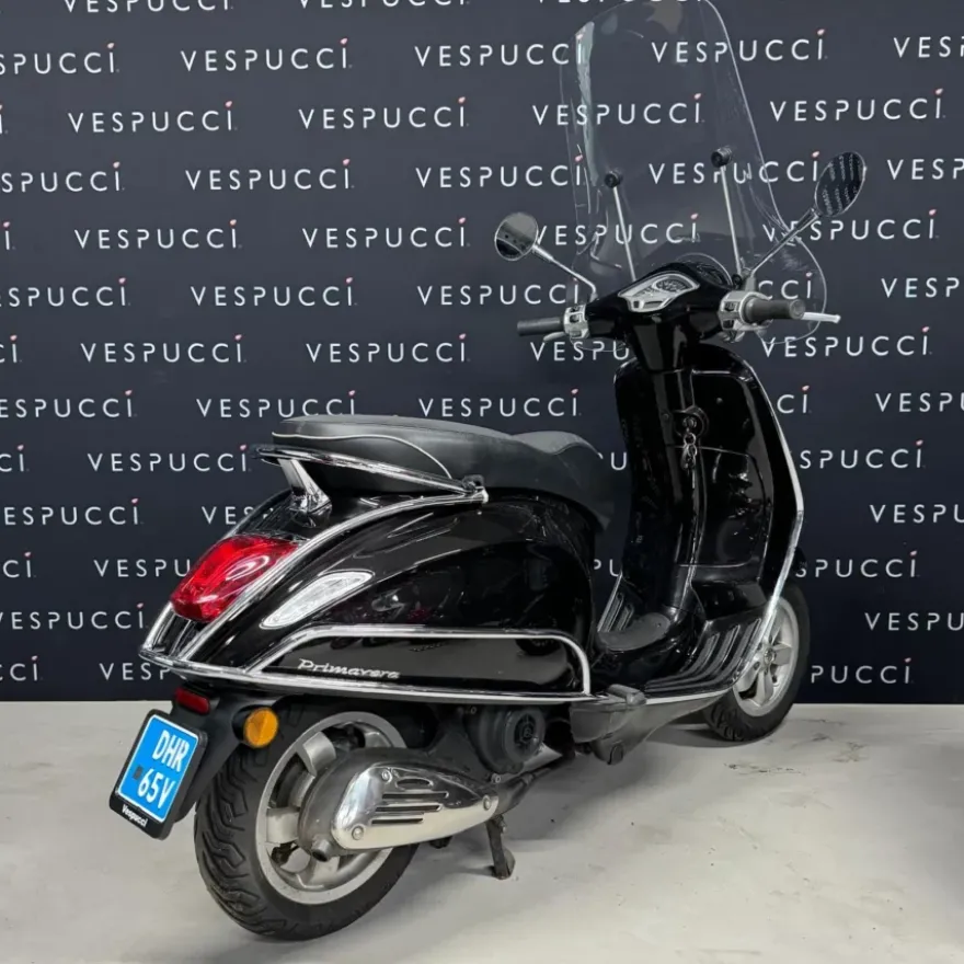 SOLD Vespa Primavera Glans Zwart DHR-68-V