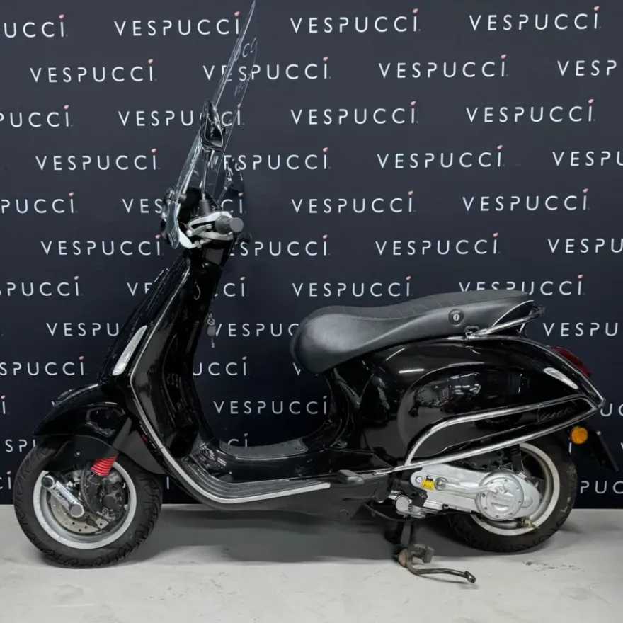 SOLD Vespa Primavera Glans Zwart DHR-68-V