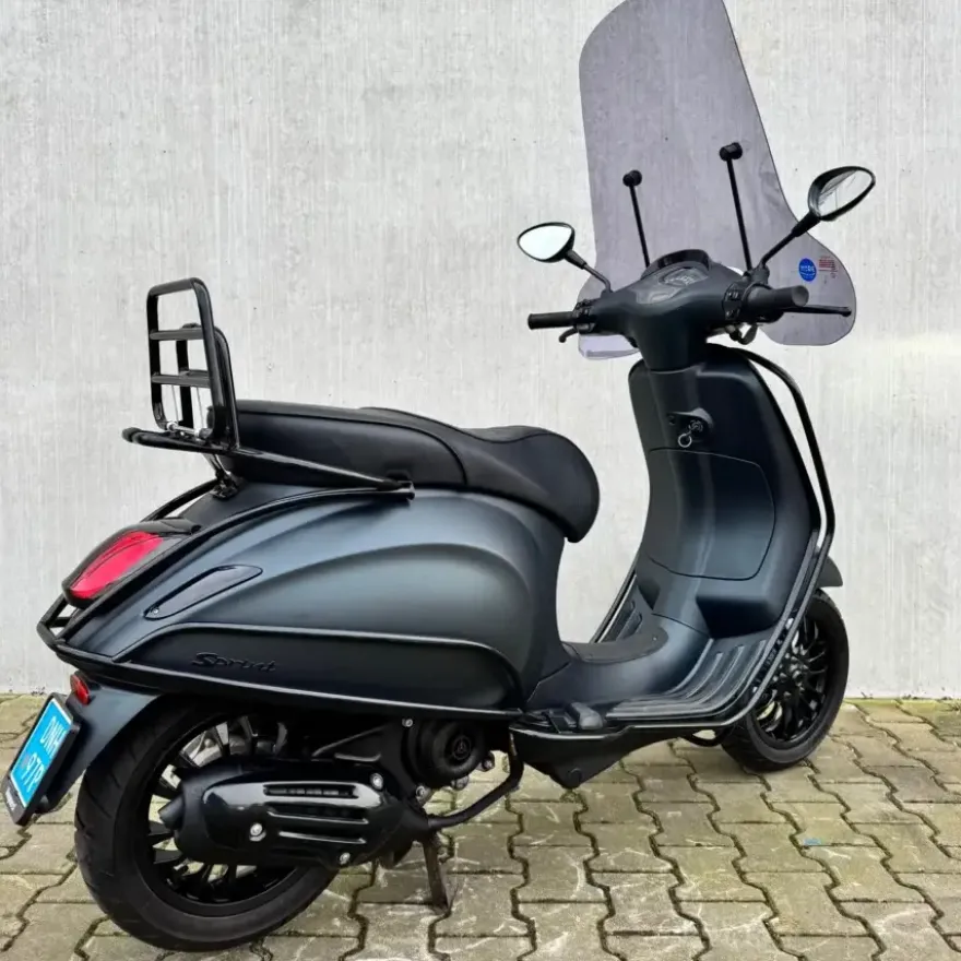 SOLD Vespa Sprint Custom Black to Blue DNH-97-P