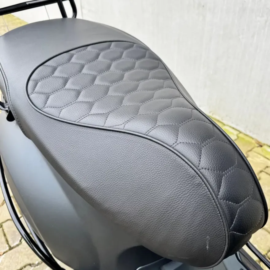 SOLD Vespa Sprint Custom Black to Blue DNH-97-P