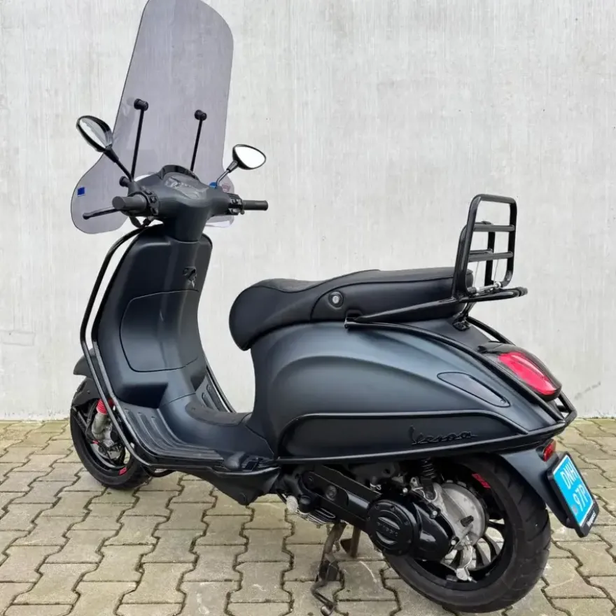 SOLD Vespa Sprint Custom Black to Blue DNH-97-P