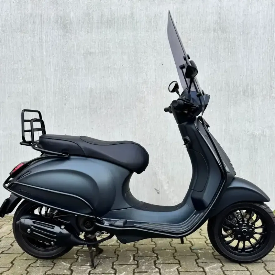 SOLD Vespa Sprint Custom Black to Blue DNH-97-P