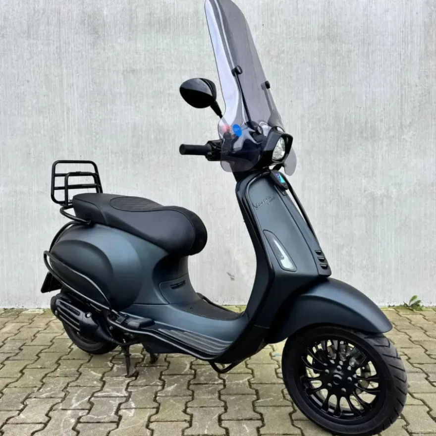 SOLD Vespa Sprint Custom Black to Blue DNH-97-P