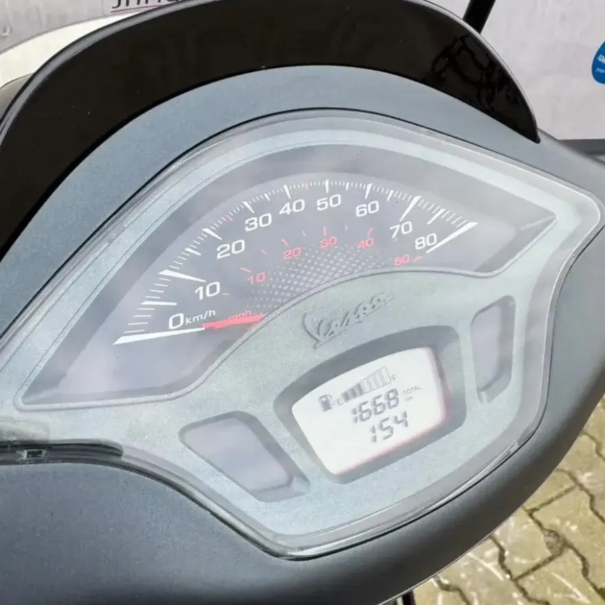 SOLD Vespa Sprint Custom Black to Blue DNH-97-P