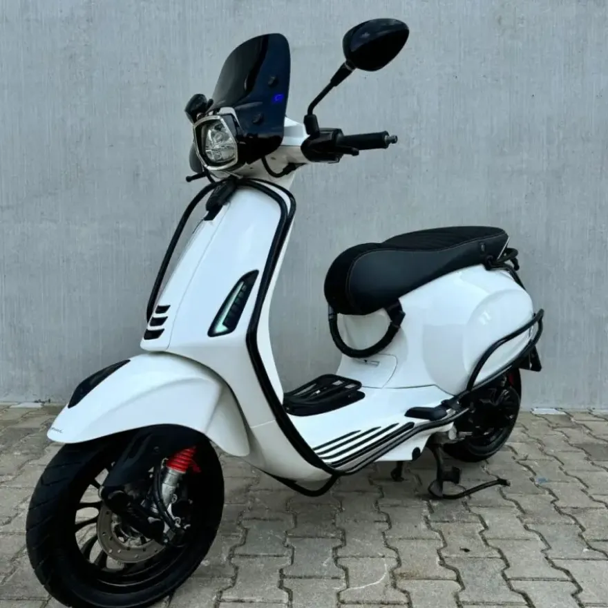 SOLD VESPA Sprint Glans wit FHG-87-R