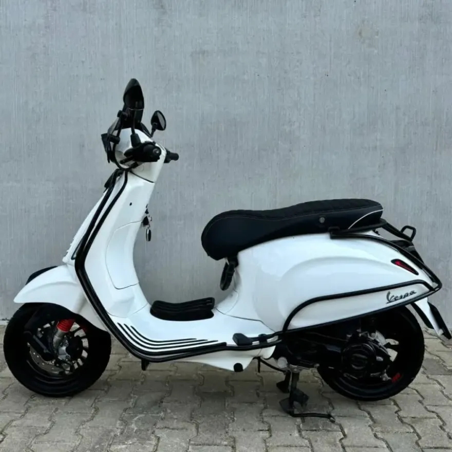SOLD VESPA Sprint Glans wit FHG-87-R