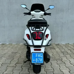 SOLD VESPA Sprint Glans wit FHG-87-R