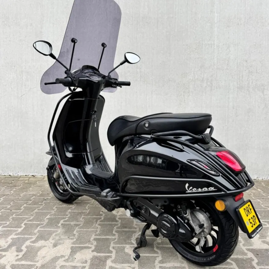 SOLD Vespa Sprint Glans Zwart DRF-53-P