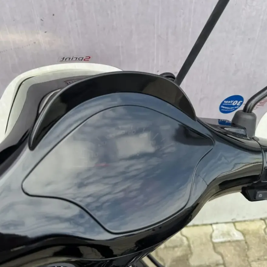 SOLD Vespa Sprint Glans Zwart DRR-75-B