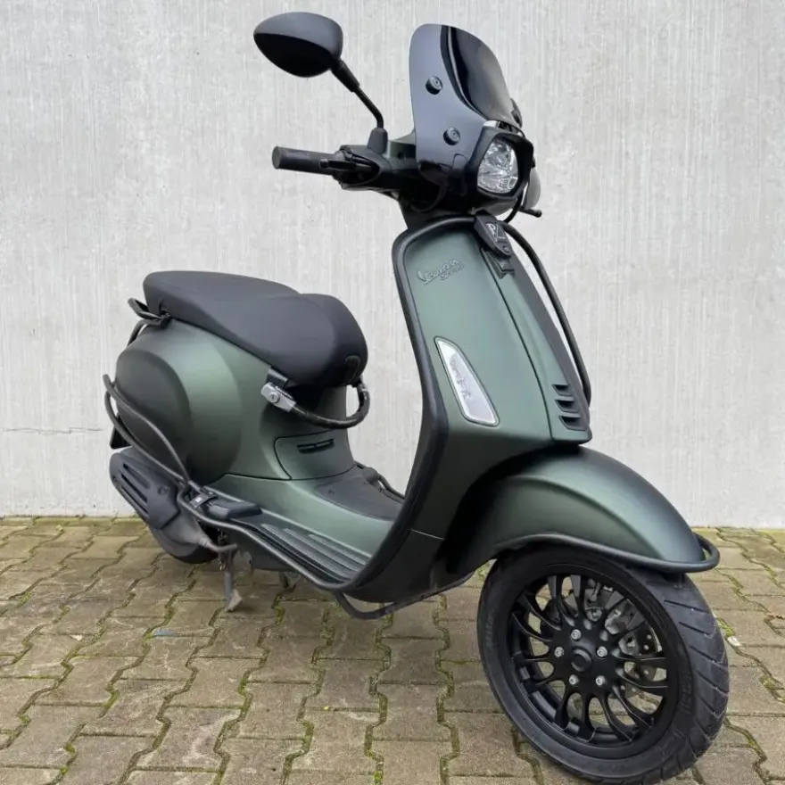 SOLD Vespa Sprint Mat Groen DTS-18-Z