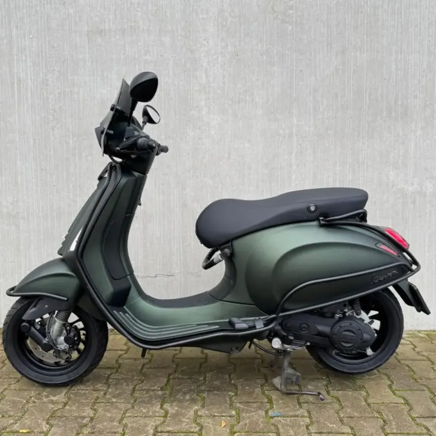 SOLD Vespa Sprint Mat Groen DTS-18-Z