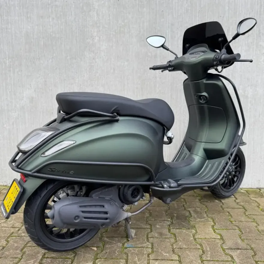 SOLD Vespa Sprint Mat Groen DTS-18-Z