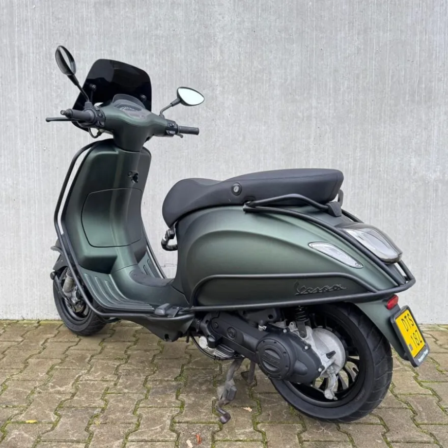 SOLD Vespa Sprint Mat Groen DTS-18-Z