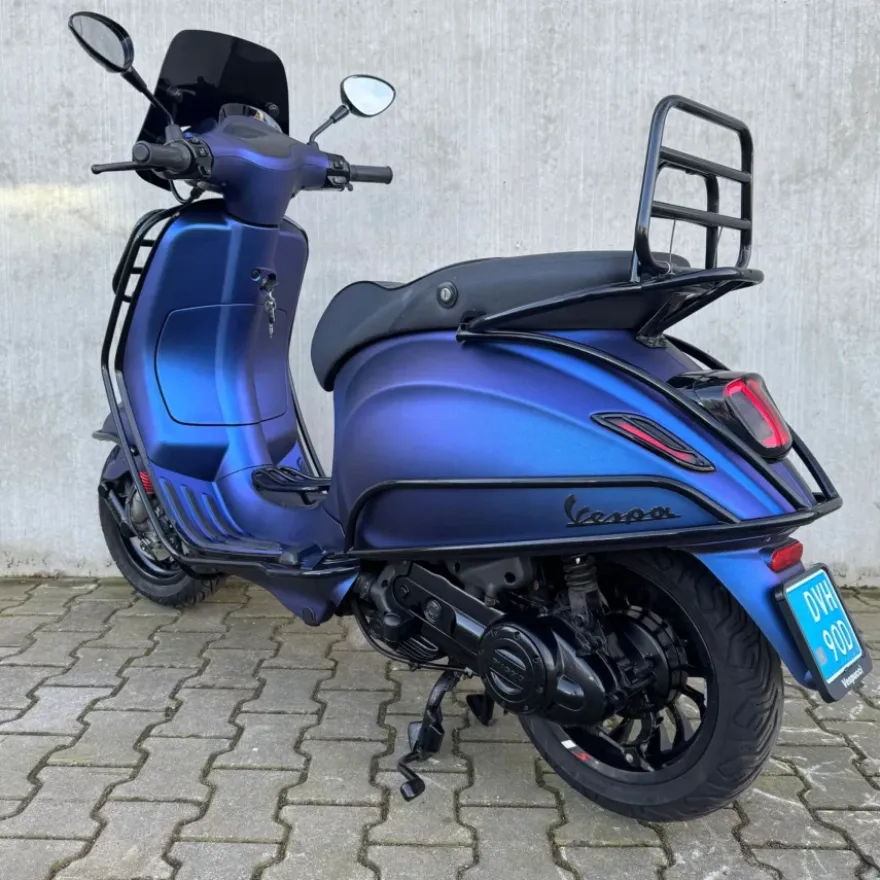 SOLD VESPA Sprint Opaco Galaxy Blue Chameleon DVH-90-D