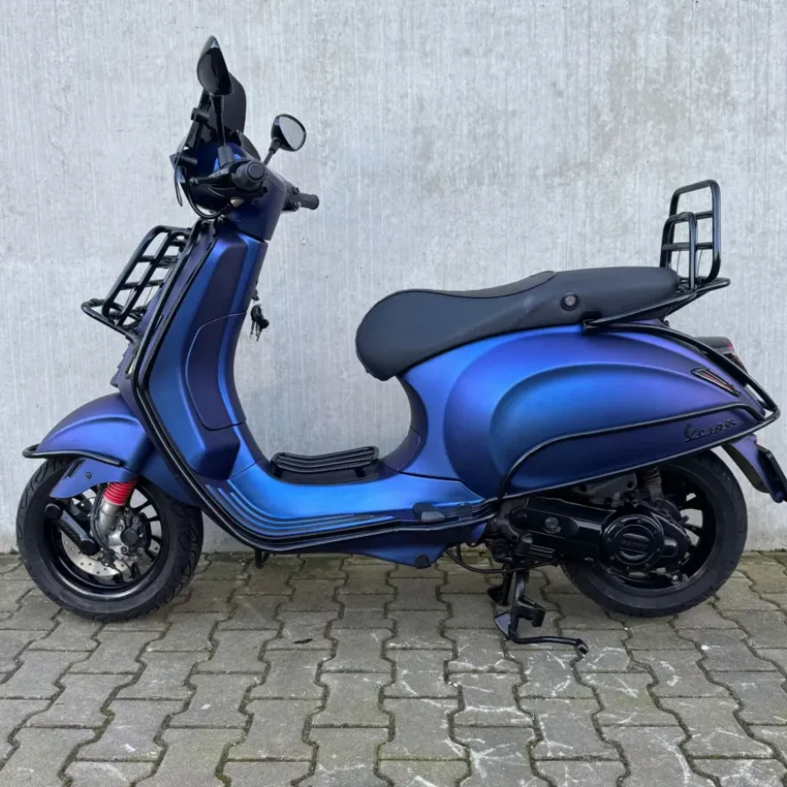 SOLD VESPA Sprint Opaco Galaxy Blue Chameleon DVH-90-D