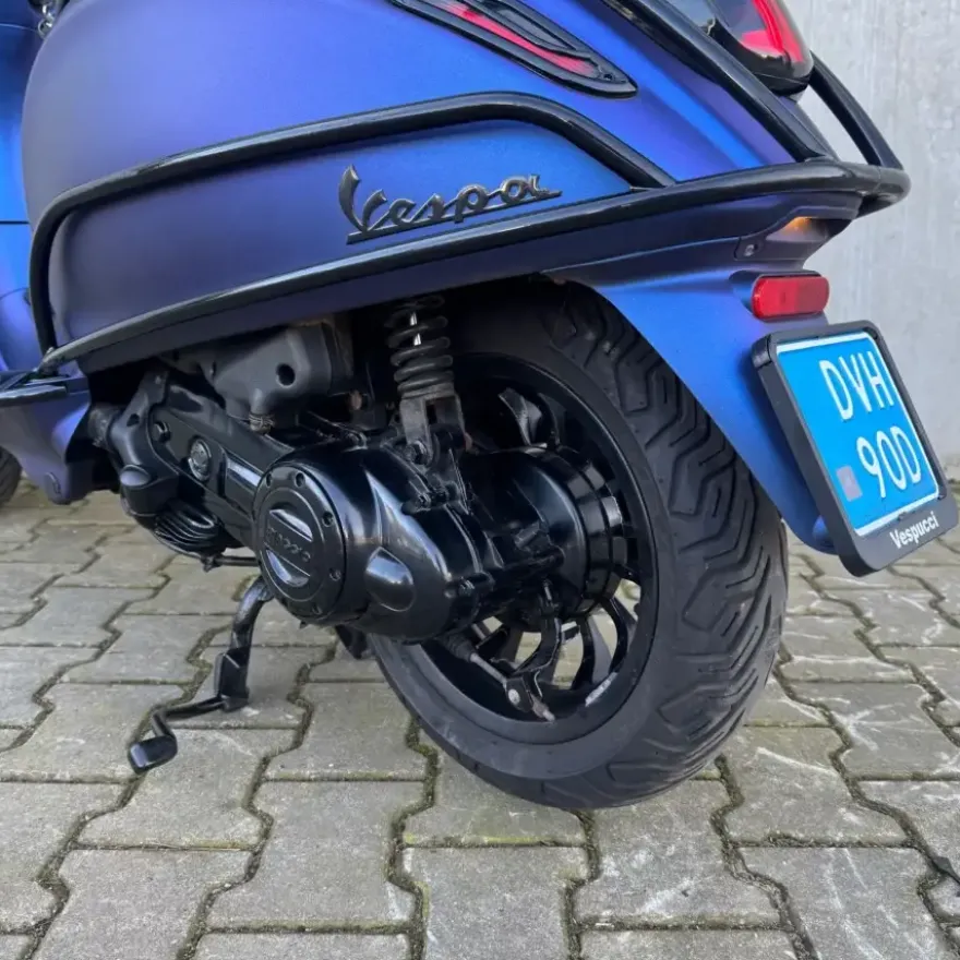 SOLD VESPA Sprint Opaco Galaxy Blue Chameleon DVH-90-D