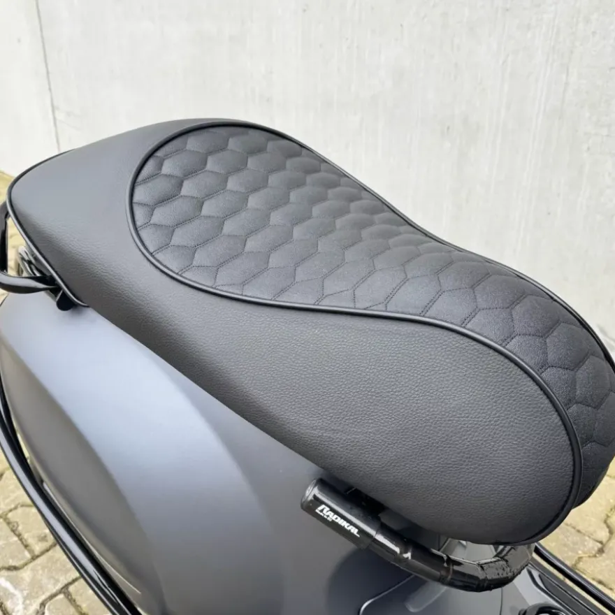 SOLD Vespa Sprint Sport Mat Grijs DTB-60-L