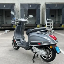 SOLD Vespa Sprint Sport Mat Grijs DLF-81-G