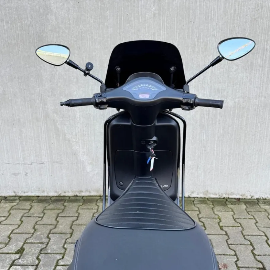 SOLD Vespa Sprint Sport Mat Zwart DXJ-52-H