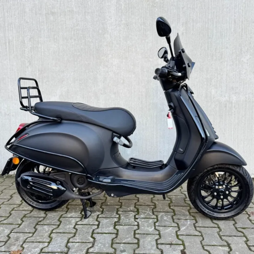 SOLD Vespa Sprint Sport Mat Zwart DXJ-52-H