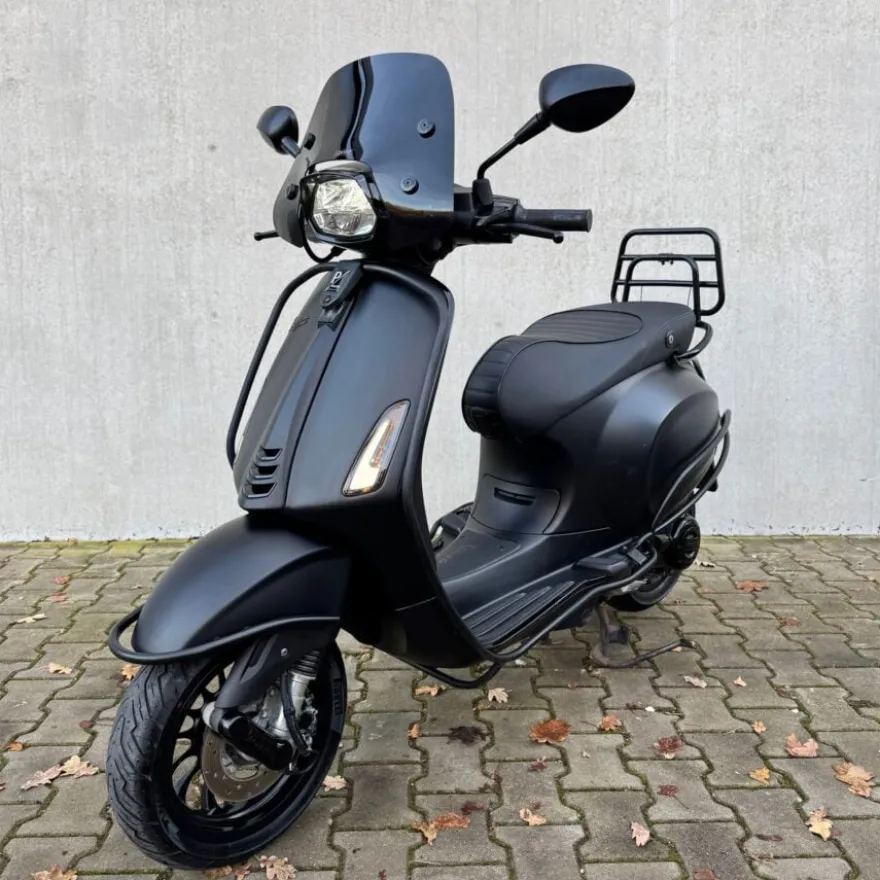 SOLD Vespa Sprint Sport Mat Zwart DZL-26-X