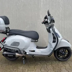 Vespa GTS310 Custom Chalk Grey Akrapovic 2026
