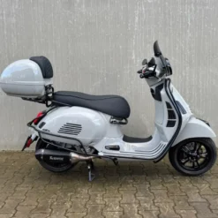 Vespa GTS310 Custom Chalk Grey Akrapovic 2026