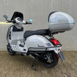 Vespa GTS310 Custom Chalk Grey Akrapovic 2026