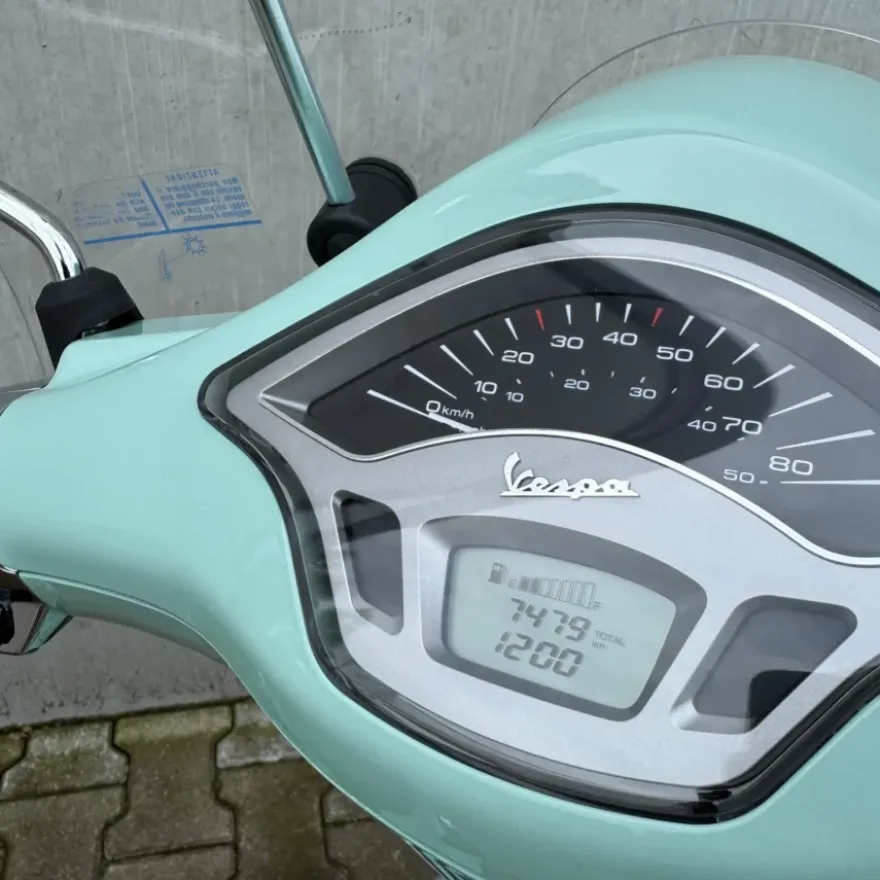 Vespa Primavera Mint Groen DTK-71-T