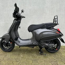 Vespa Sprint Agaath Grijs Full Option 2026