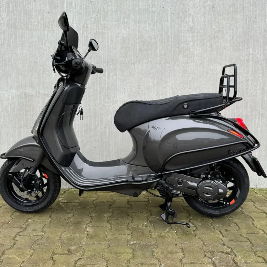 Vespa Sprint Agaath Grijs Full Option 2026