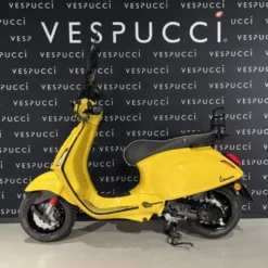 Vespa Sprint – Black & Yellow