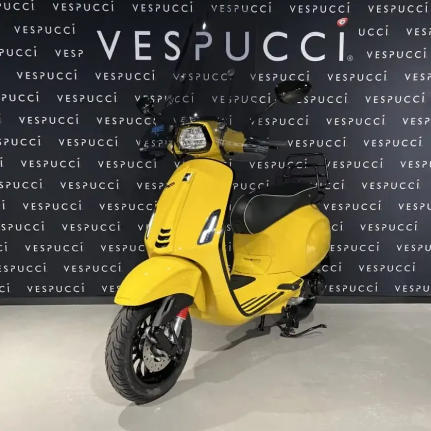 Vespa Sprint – Black & Yellow