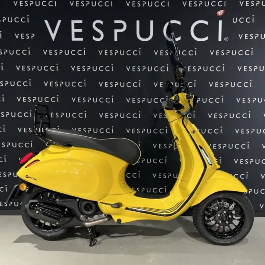 Vespa Sprint – Black & Yellow