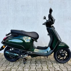 Vespa Sprint Cobra Green Glossy Facelift 2026