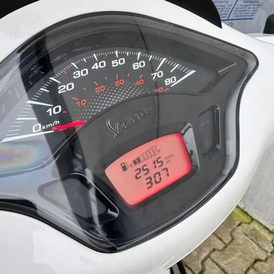 Vespa Sprint Glans Wit FJP-51-F