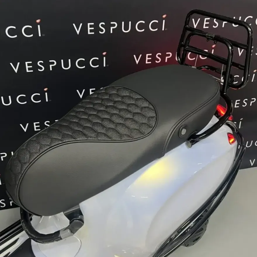Vespa Sprint – Glossy white pearle