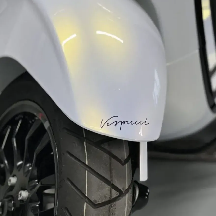 Vespa Sprint – Glossy white pearle