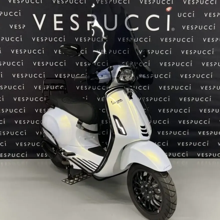 Vespa Sprint – Glossy white pearle