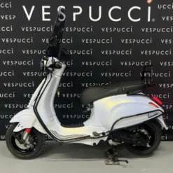 Vespa Sprint – Glossy white pearle