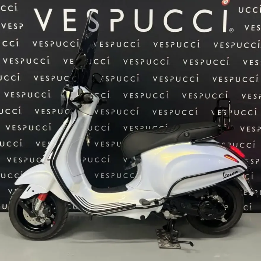 Vespa Sprint – Glossy white pearle