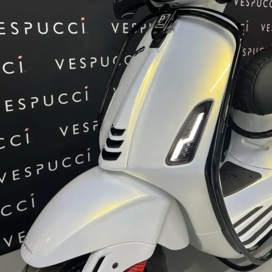 Vespa Sprint – Glossy white pearle